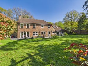 REAR ASPECT & GARDEN- click for photo gallery